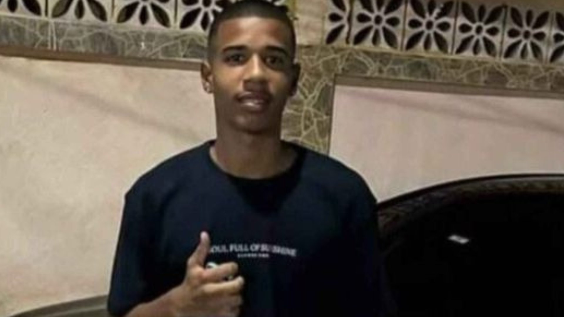 Jogador baleado na cabeça após pisar em pé de traficante tem morte cerebral