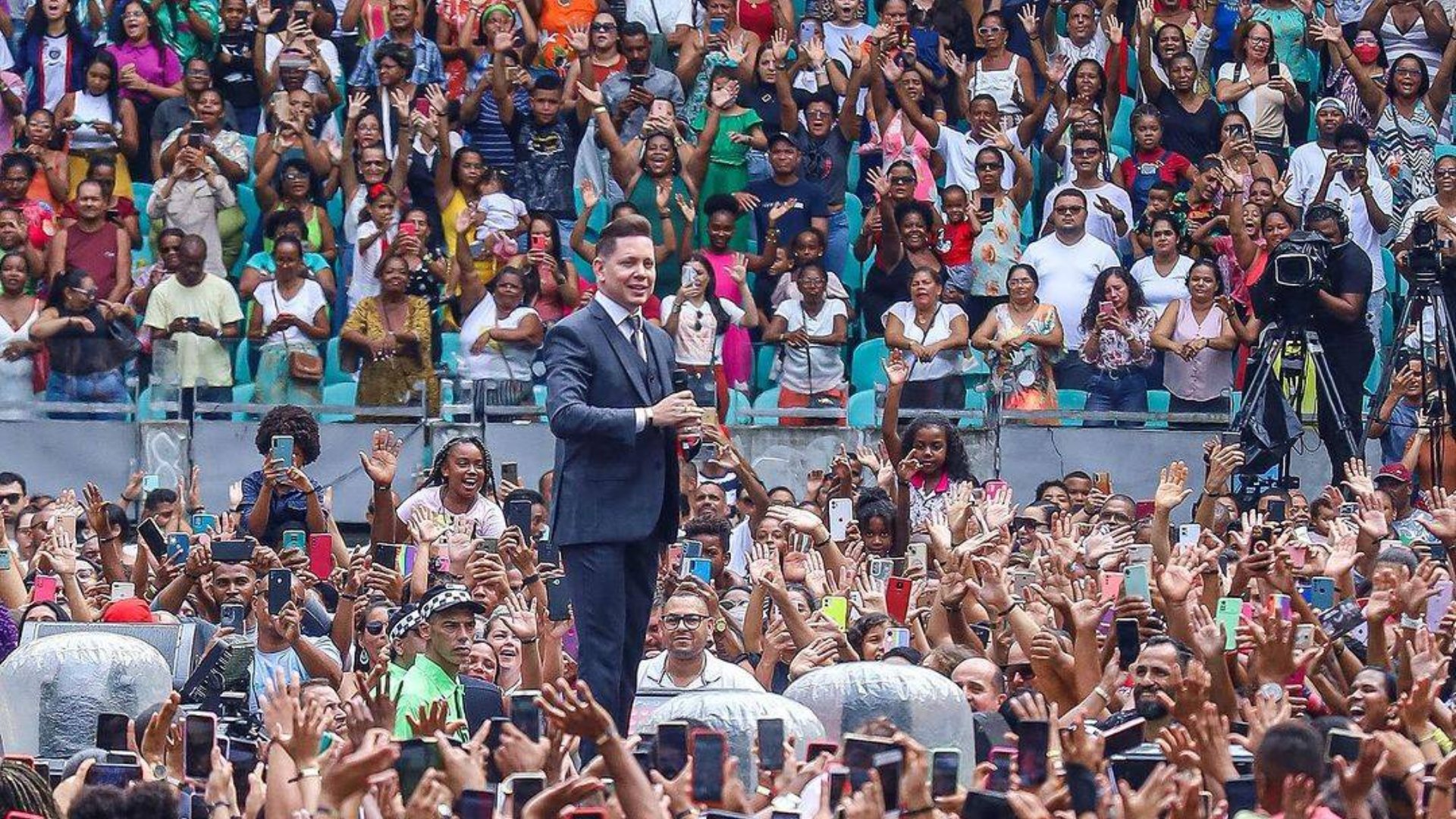 Bispo Bruno Leonardo volta a Salvador para promover a 'Visita do Profeta'; evento causa congestionamento 