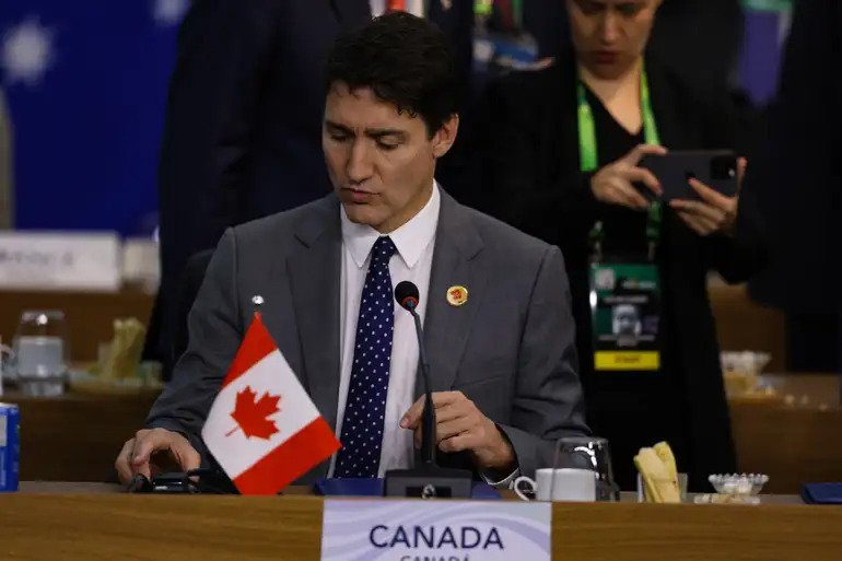 Primeiro-ministro do Canadá renuncia ao cargo após queda de popularidade