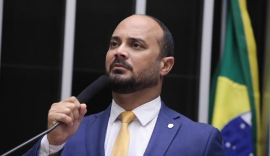 Deputado baiano critica Lula: 'Será que o amor acabou?'