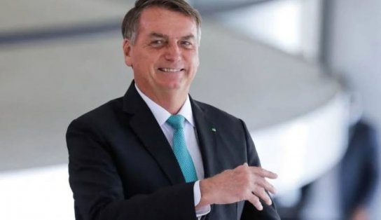 Bolsonaro critica Lei Rouanet após vitória de Fernanda Torres no Globo de Ouro