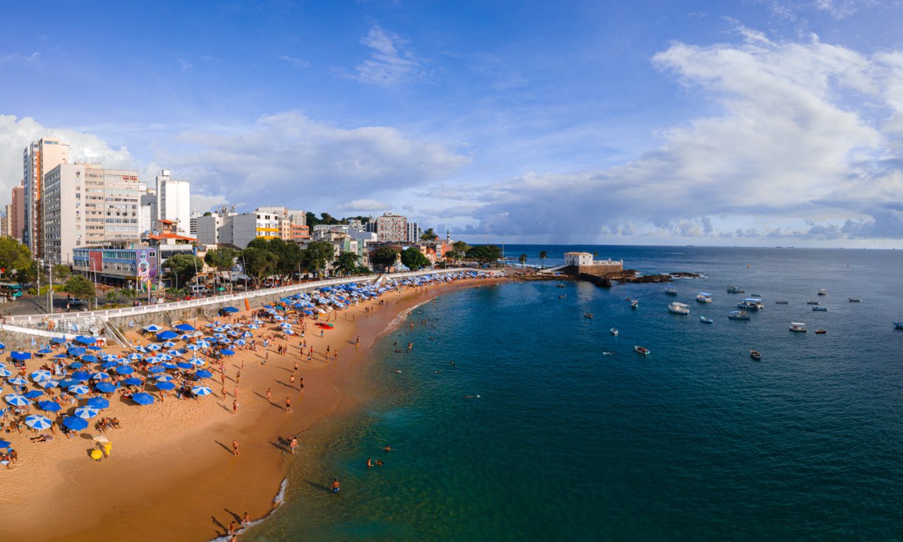 'Piratas' realizam limpeza em praias de Salvador; Aratu On explica como funciona a ação