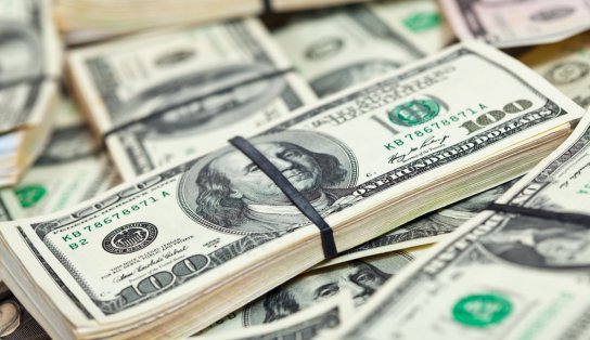 Dólar cai para R$ 6,10 e fecha no menor valor desde dezembro