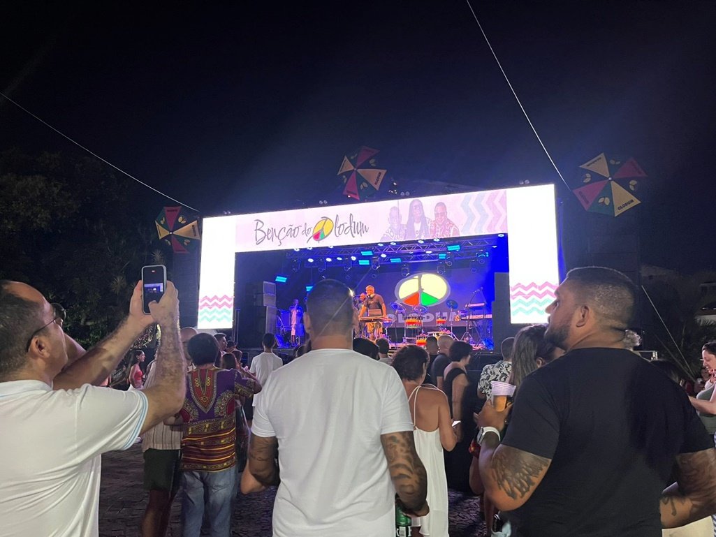 Bênção do Olodum reúne fãs de vários cantos do Brasil no Pelourinho