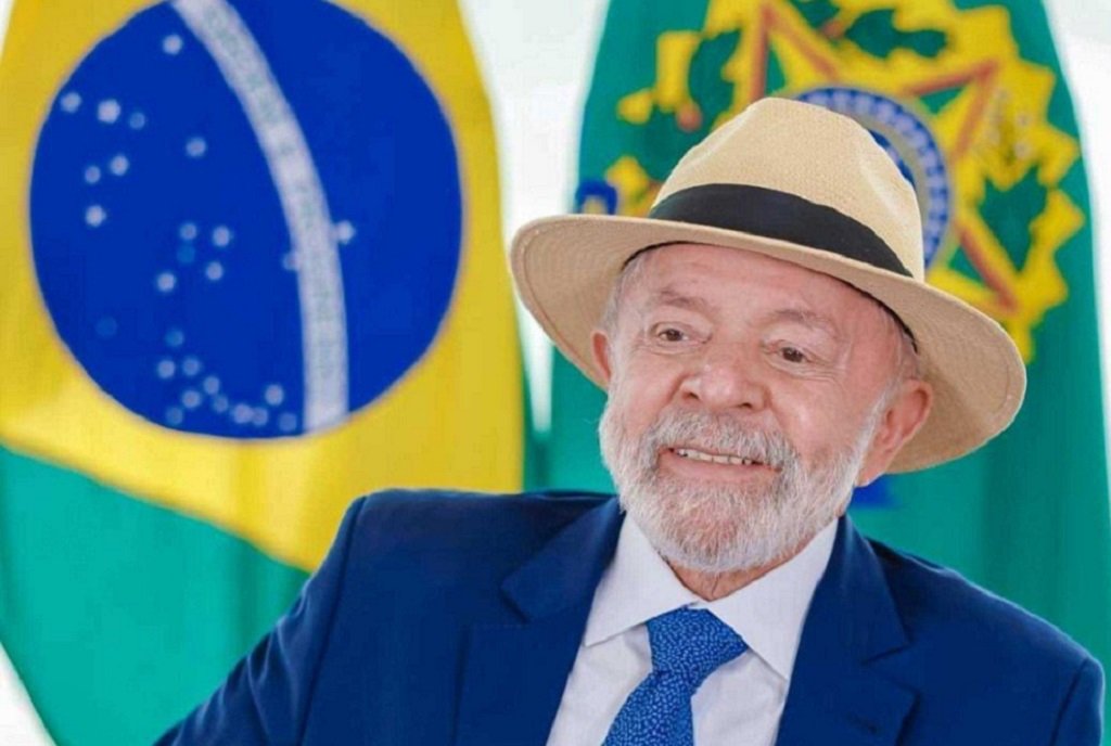 Lula diz que amantes são mais amadas que esposas ao discursar sobre democracia