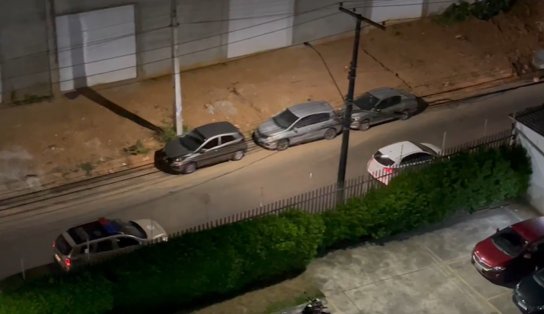 Suspeito de roubar carro é preso após entrar em confronto com a polícia