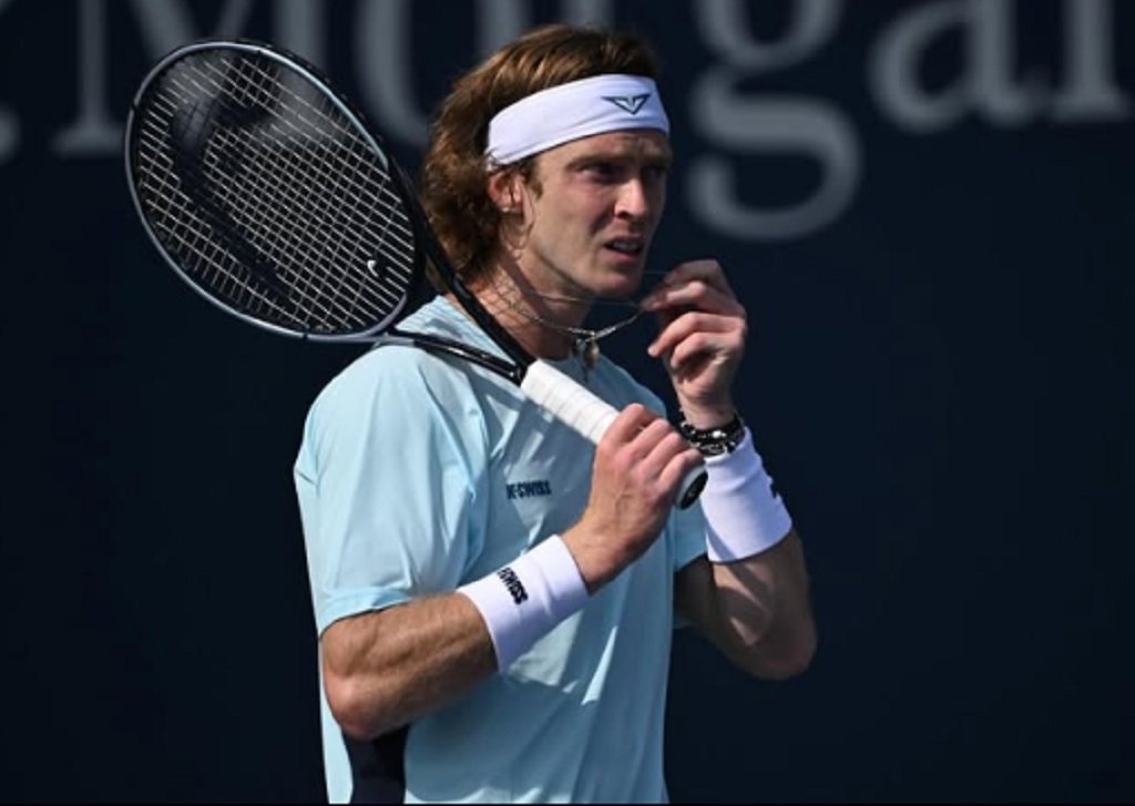 Conheça Andrey Rublev, primeiro adversário de João Fonseca na chave principal do Australian Open