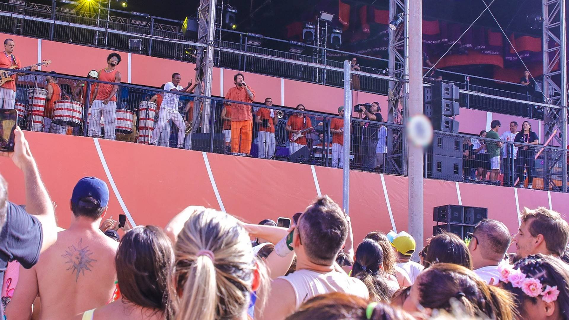 Saulo Fernandes vai cantar para 'pipoca' no mirante do Camarote Salvador