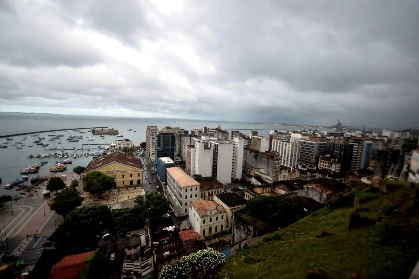 Inema emite alerta de chuvas intensas na Bahia nas próximas 24 horas