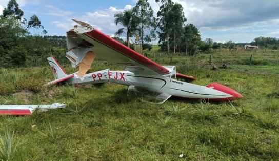 Avião de pequeno porte cai no Rio Grande do Sul; duas pessoas são resgatadas com vida