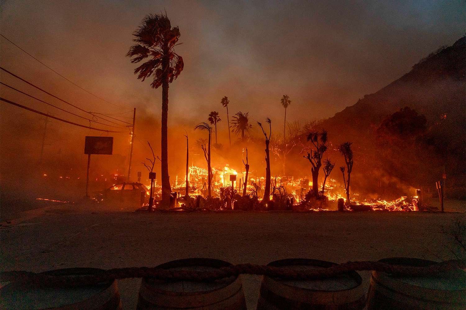 Incêndio em Los Angeles muda de direção e provoca novas evacuações