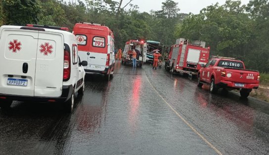 Ônibus que transportava evangélicos se envolve em acidente e deixa feridos na Bahia