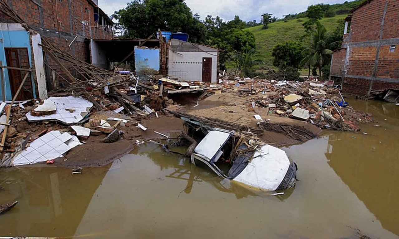 Chuva na Bahia já afeta 63 municípios; quatro decretam situação de emergência