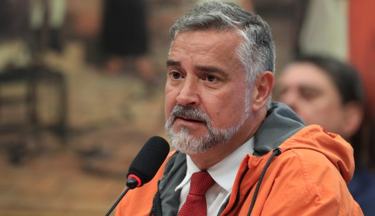 'As limitações do trabalho da Secom devem ser creditadas a mim', diz Paulo Pimenta na posse de Sidônio