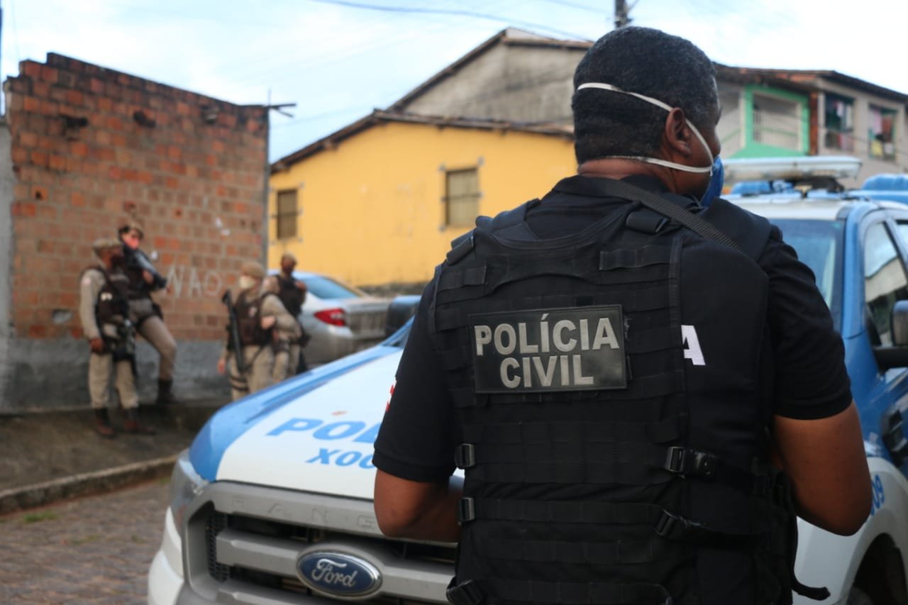 Jovem suspeito de envolvimento em estupro coletivo de adolescente é preso na Bahia