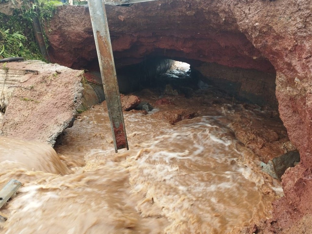 Chuvas atingem 64 cidades baianas e afetam trânsito em 19 rodovias