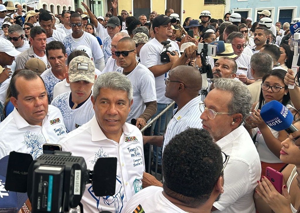 Jerônimo prestigia Lavagem do Bonfim e vai a Itajuípe para ajudar vítimas das chuvas