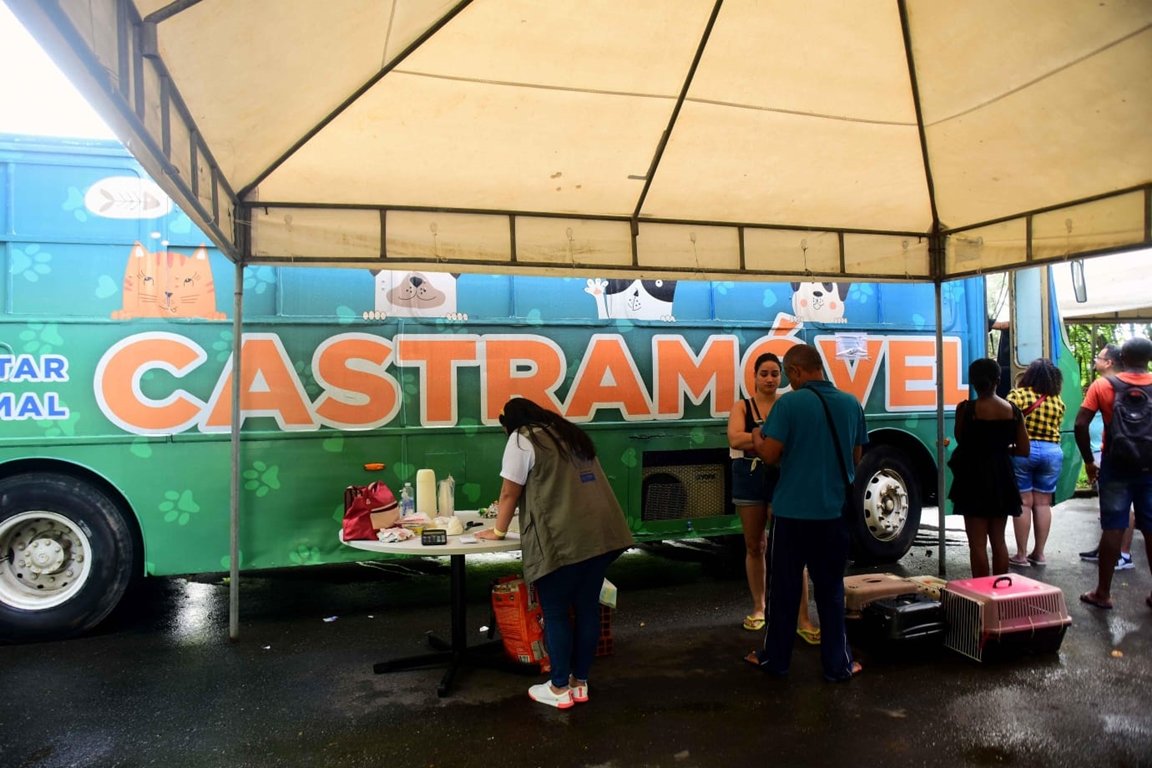 Castramóvel atende pets na Av. Paralela até o fim de fevereiro