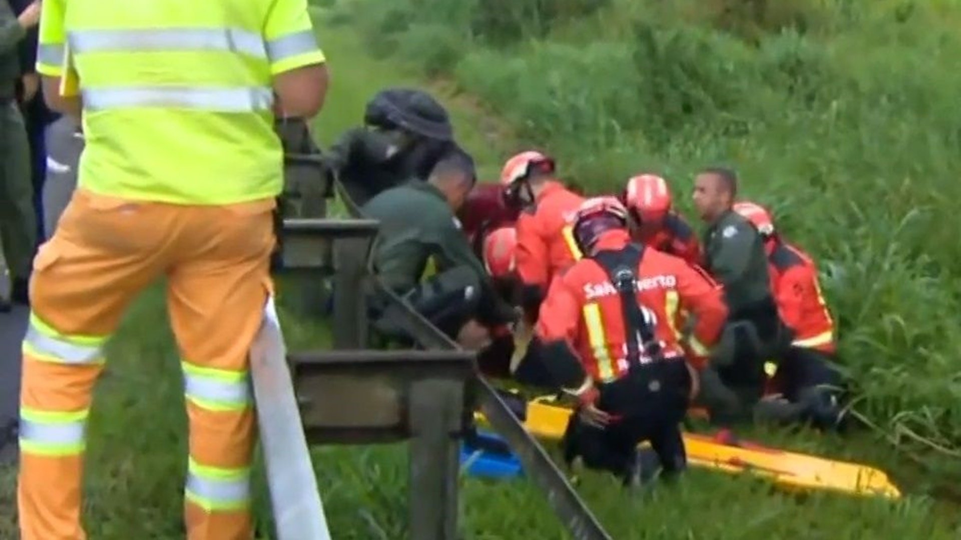 Helicóptero cai durante temporal em SP e deixa duas pessoas mortas 