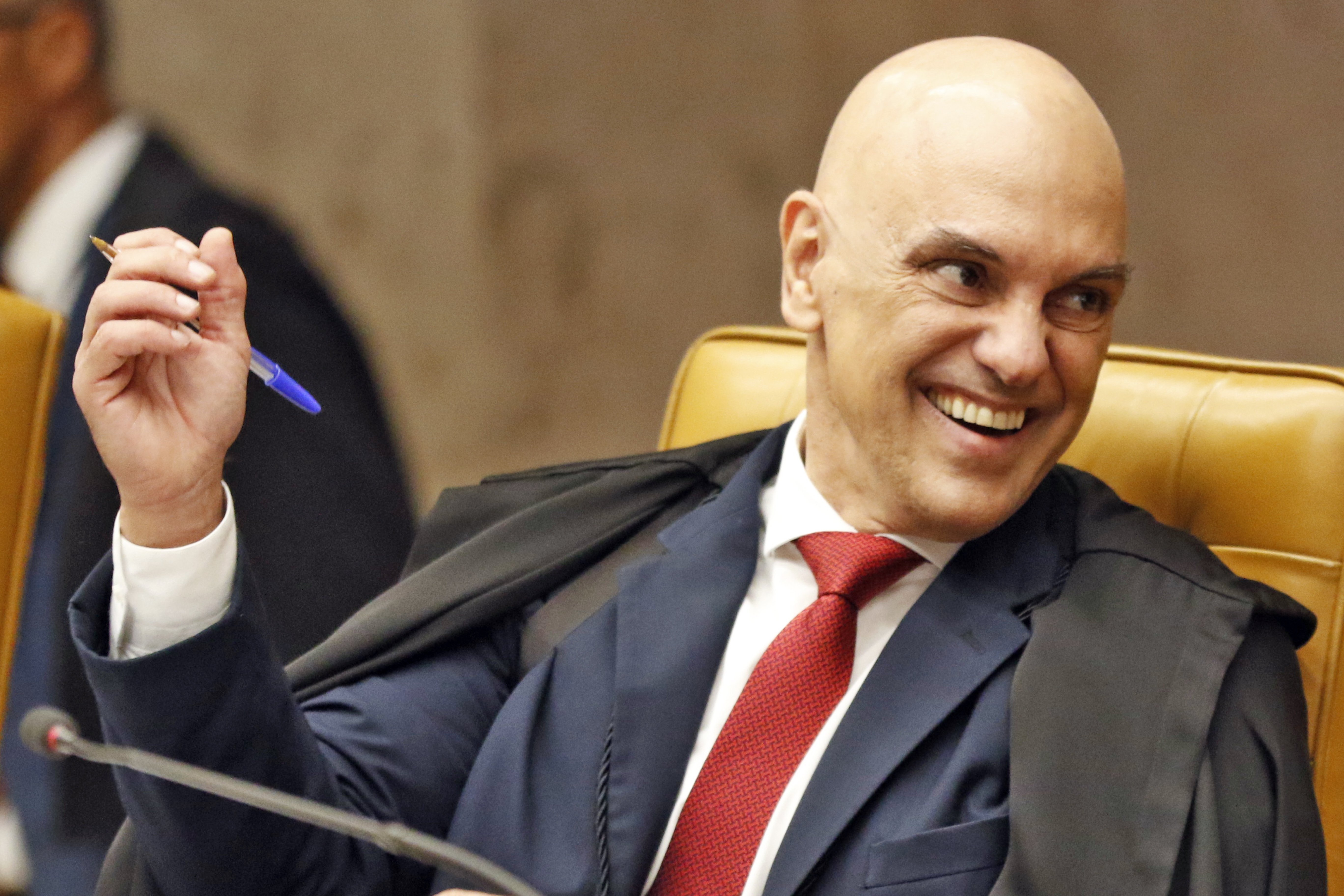 Moraes rejeita novo pedido de devolução de passaporte de Bolsonaro para posse de Trump