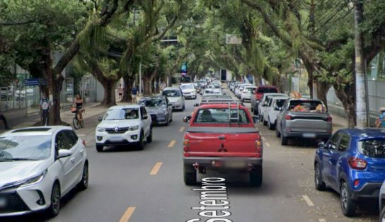 Uma pessoa fica ferida após acidente no Corredor da Vitória, em Salvador