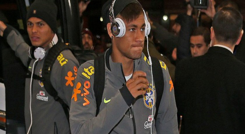 Neymar fatura R$ 421 mil por tuitada citando patrocinador