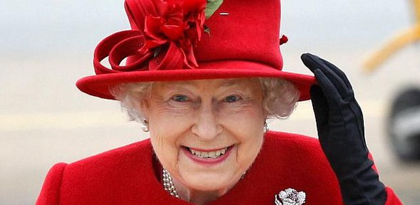 Elizabeth II é a rainha a ocupar por mais tempo o trono britânico