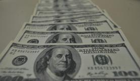 Dólar se aproxima de US$ 3,90 e BC anuncia intervenção