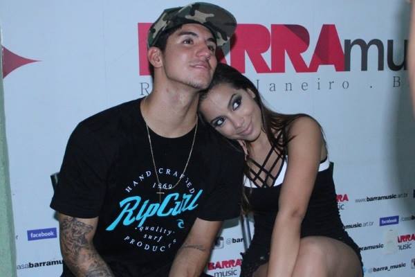 Anitta é vista em clima de intimidade com Gabriel Medina