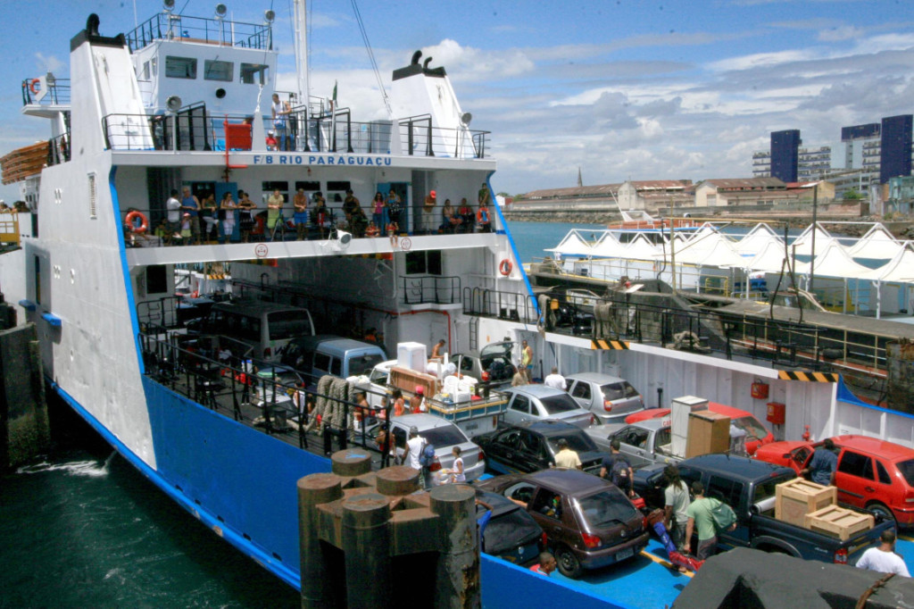 Com movimento intenso, sistema ferry boat opera com sete embarcações