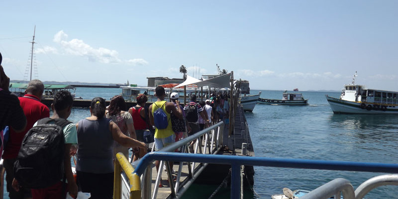 Travessia Salvador-Mar Grande tem movimento intenso