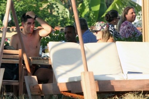 Marcelo Adnet é fotografado com loira misteriosa no Rio de Janeiro