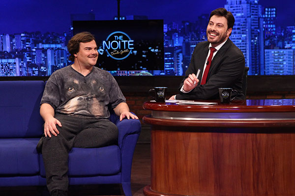 Astro de Hollywood, Jack Black se diverte com Danilo Gentili no The Noite de hoje