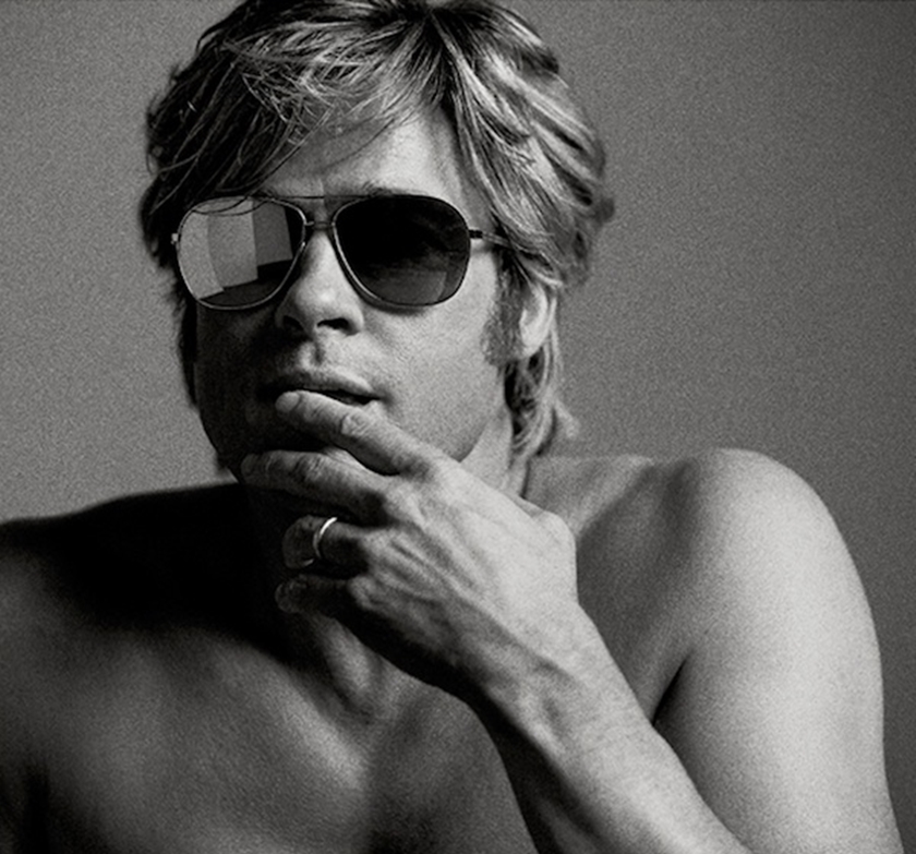 Aos 51 anos, Brad Pitt esbanja sensualidade em ensaio