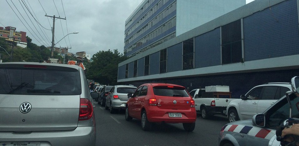 Ferry boat: fila de embarque para veículos causa congestionamento na Cidade Baixa