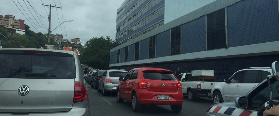 Condutor de veículo espera, em média, 1 hora e meia para embarcar no ferry