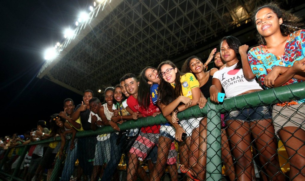 Público do show em prol do Martagão assiste a treino da Seleção