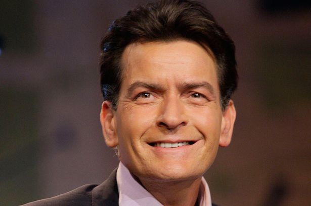 Ator americano Charlie Sheen revela ser portador de HIV