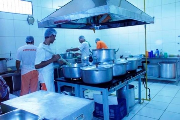 Projeto torna insalubre trabalho em cozinhas industriais