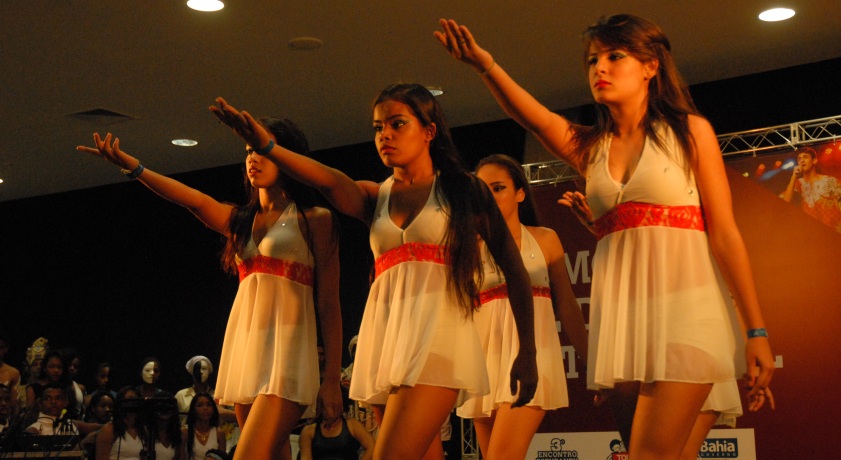 Estudantes apresentam coreografias de dança em Encontro Estudantil