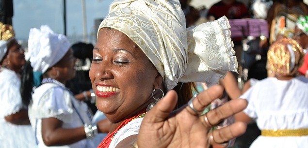 Dia da Baiana de Acarajé tem missa, cortejo e samba no Centro Histórico