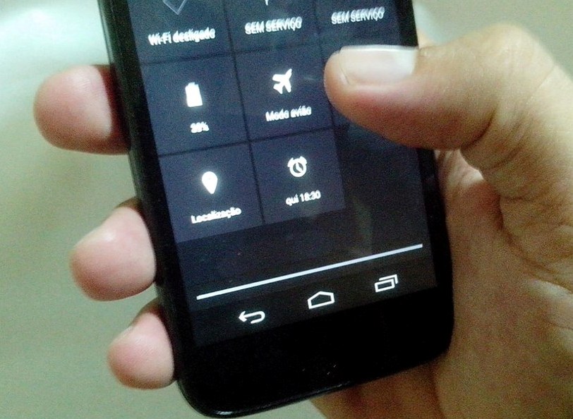Veja as vantagens de usar modo avião mesmo quando não está voando