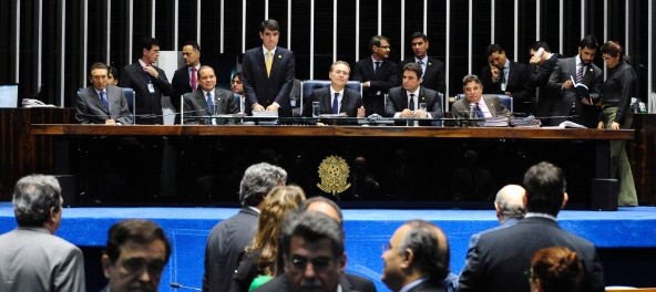 Congresso derruba veto e estende aposentadoria compulsória para 75 anos