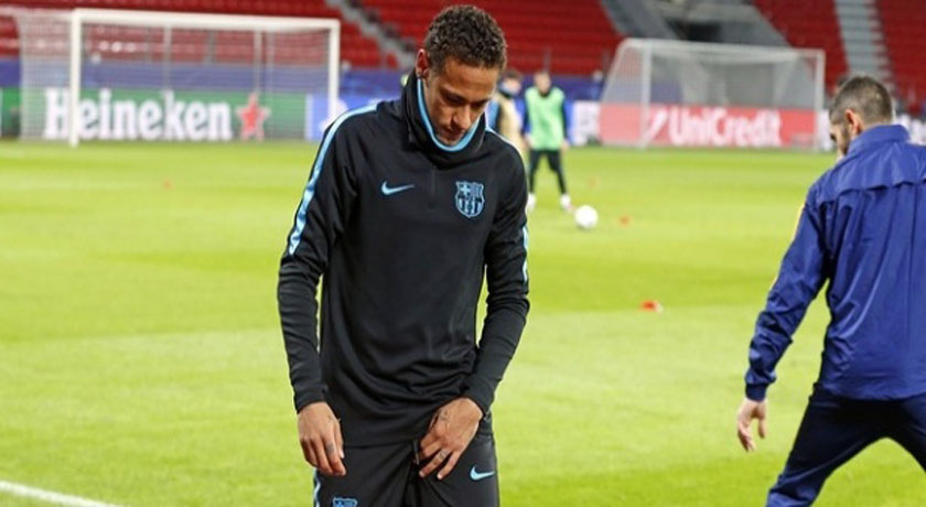 Neymar se machuca em treino do Barcelona e preocupa