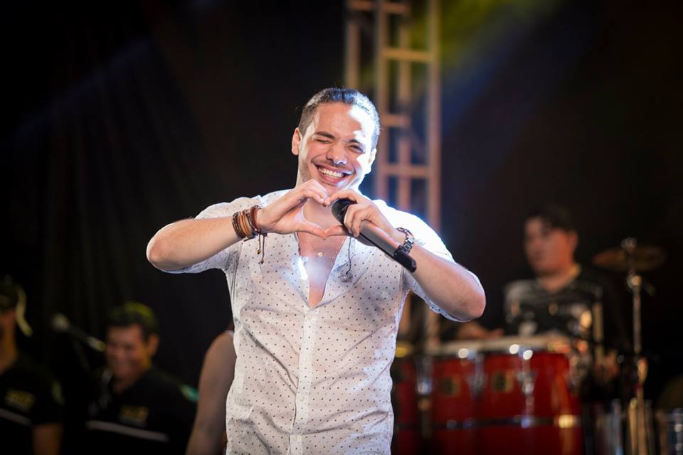 Show de Wesley Safadão é cancelado após palco desabar e deixar oitos feridos em Minas Gerais