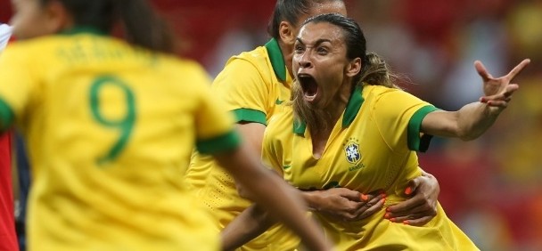 Marta faz cinco gols, supera Pelé e seleção atropela Trinidad e Tobago