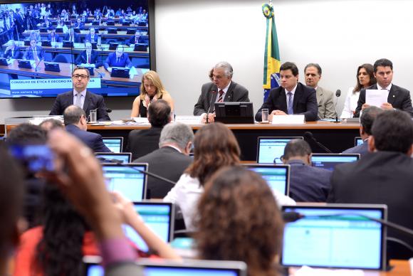 Conselho de Ética vota pela continuidade de ação contra Cunha