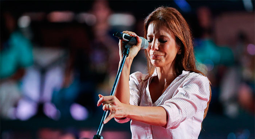 Ivete Sangalo chora em ensaio de show beneficente na Arena Fonte Nova