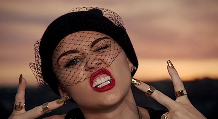 Miley Cyrus aparece com cigarro suspeito em foto