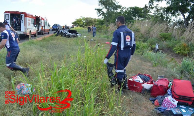 Cinco pessoas morrem e outra fica ferida em acidente envolvendo carro e caminhão na BR-020